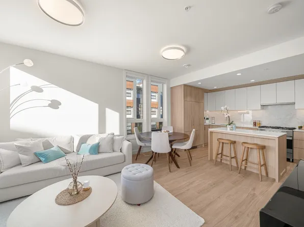 6085 Irmin St #312, Burnaby, BC V5J 0J7