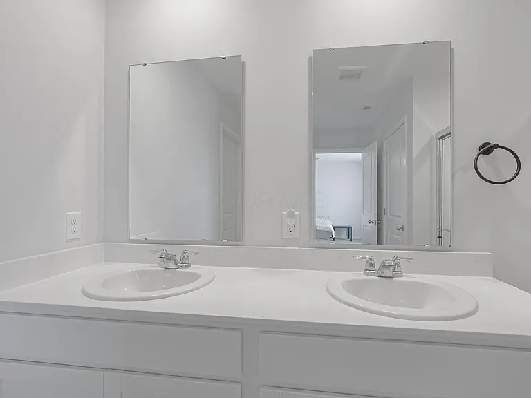 758 Leslie Dr — Photo 35