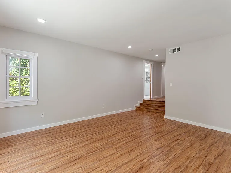 10624 Bloomfield St — Photo 18