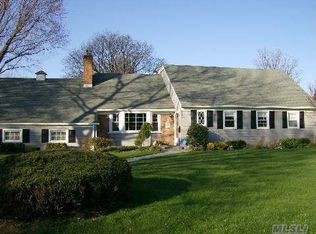 5 Arrowhead Pl, Huntington, NY 11743