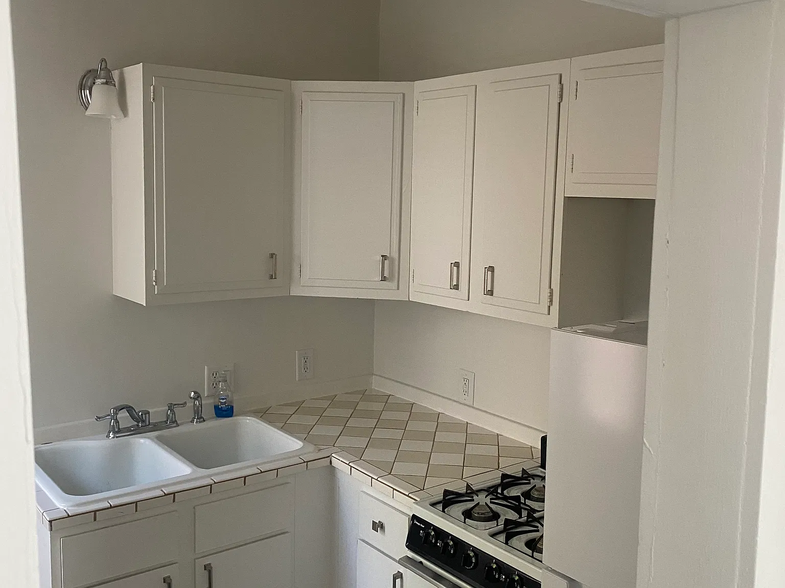 1 bed, 350 sqft, $575 — Photo 3