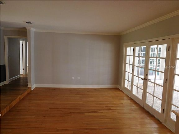 3rd image of 3208 Edgecliffe Dr