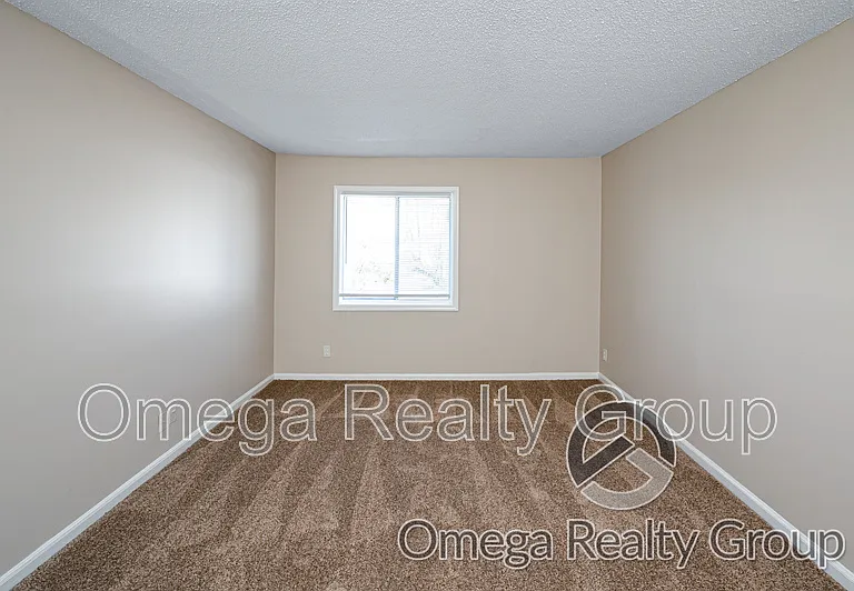 Camelot Apartments — Photo 31