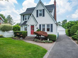 166 Ferncroft Rd, Mineola, NY 11501