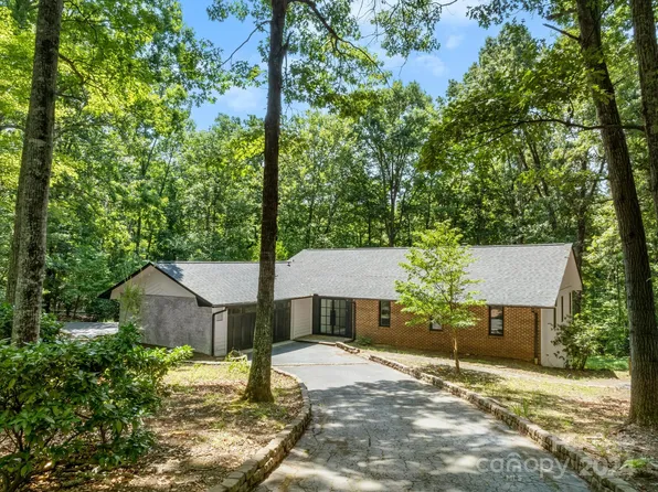 565 Mountain Laurel Dr, Columbus, NC 28722