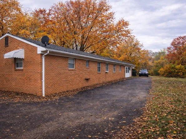 1075 Windstar Cir, Vinton, VA 24179