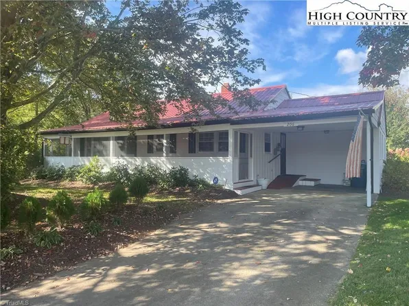 206 Academy St, Jefferson, NC 28640