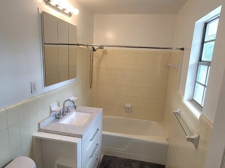 637 Stiles Ave #639-1/2 — Photo 9