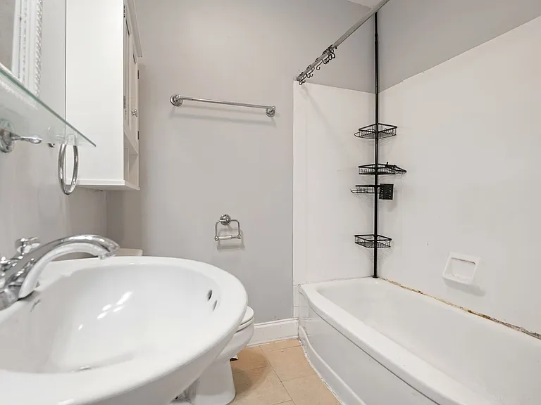 713 W Knox St — Photo 17