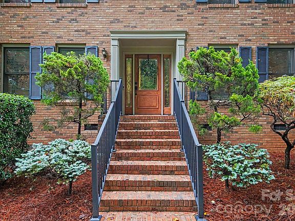 2nd image of 17016 Knoxwood Dr