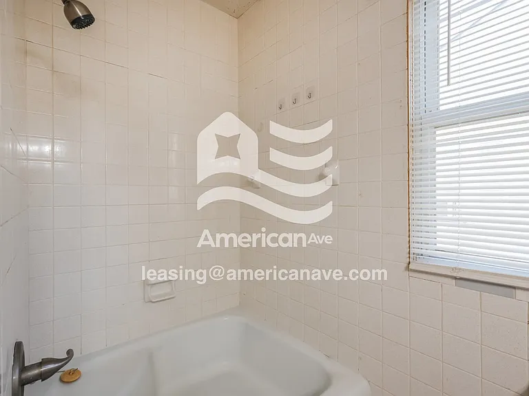 1789186_009_bathroom_13717782.jpg