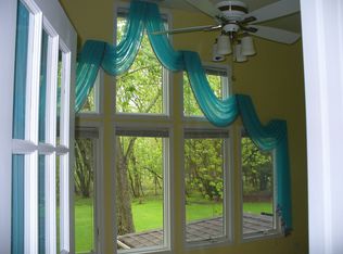 2045 Hickory Ln, Schaumburg, IL 60195