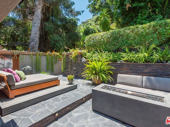 1543 N Beverly Glen Blvd, Los Angeles, CA 90077