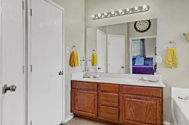 6911 Misty Meadow Ln — Photo 8