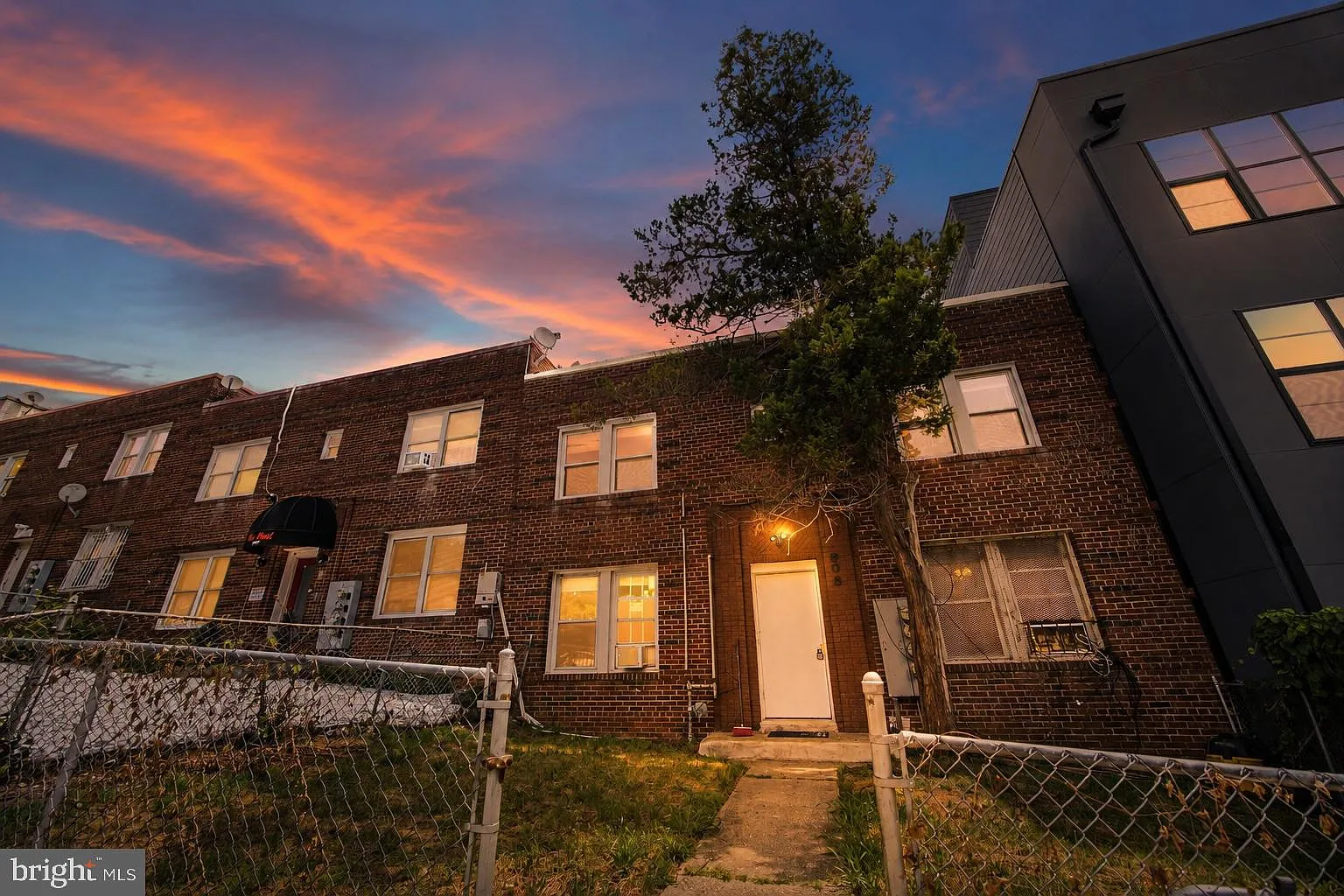1 bed, 1.0 bath, 4477 sqft, $1,300 — Photo 1