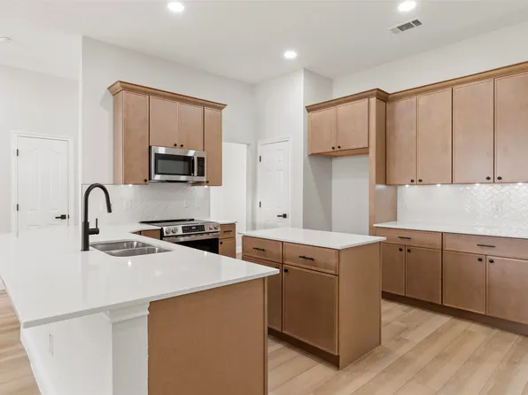 2721 Gray Rock Dr, Fort Worth, TX 76131