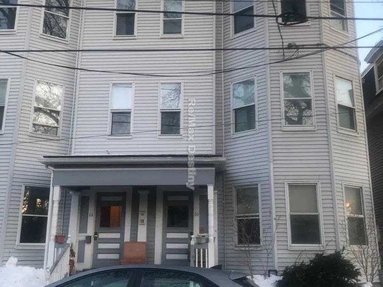 Pleasant St — Photo 15