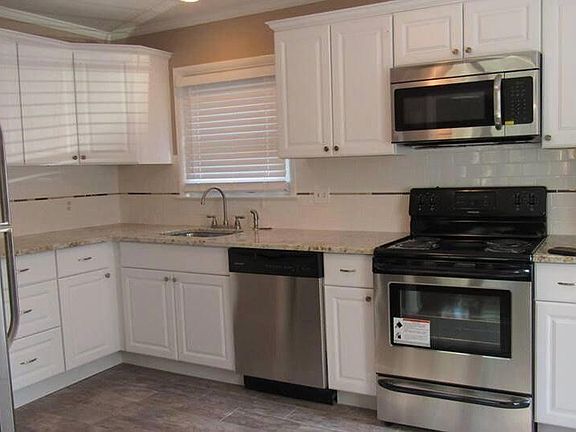 4th image of 135 Dickinson Ave Floor 2