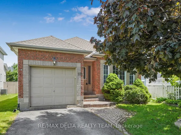979 Como Cres, Ottawa, ON K4A 3Z6