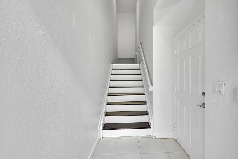 4 bed, 2104 sqft, $3,500 — Photo 4