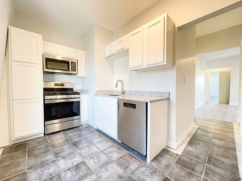 1st image of 30 Woodbine St Floor 2