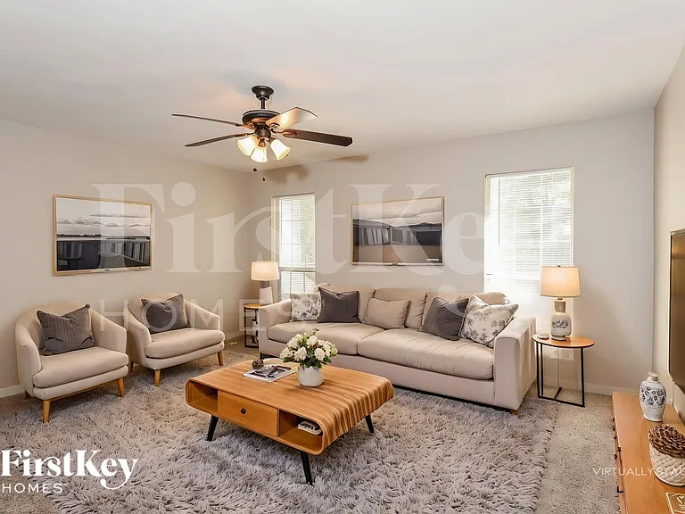 6582 Wellington Sq — Photo 3