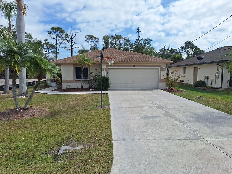117 Siesta Rd — Photo 1