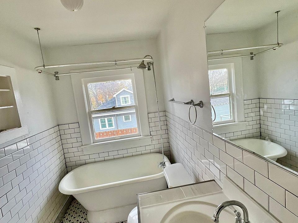 1st image of 1450 W Myrtle St APT 2