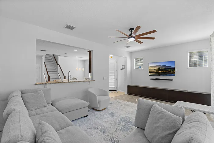 9496 Strongbark Ln — Photo 3
