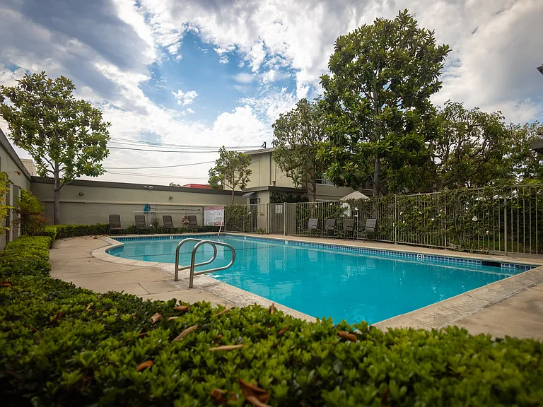Cris Village Apartments — Photo 1
