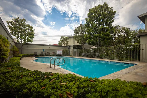 Cris Village Apartments Photo 1
