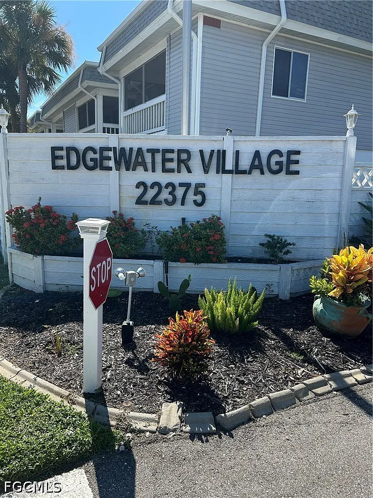 2 bed, 2.0 bath, 929 sqft, $1,750 — Photo 1