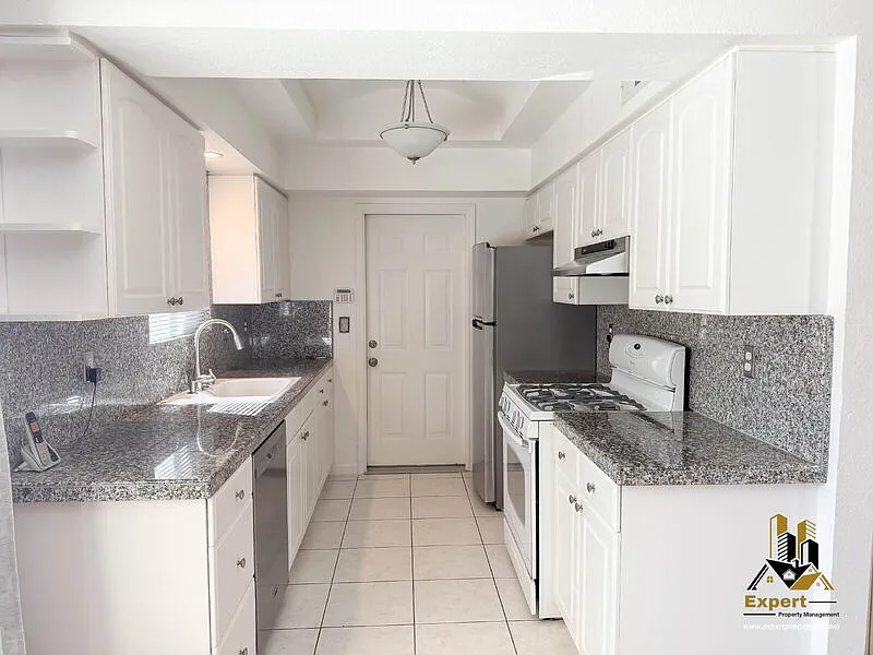 3 bed, 2.0 bath, 1326 sqft, $2,795 — Photo 4