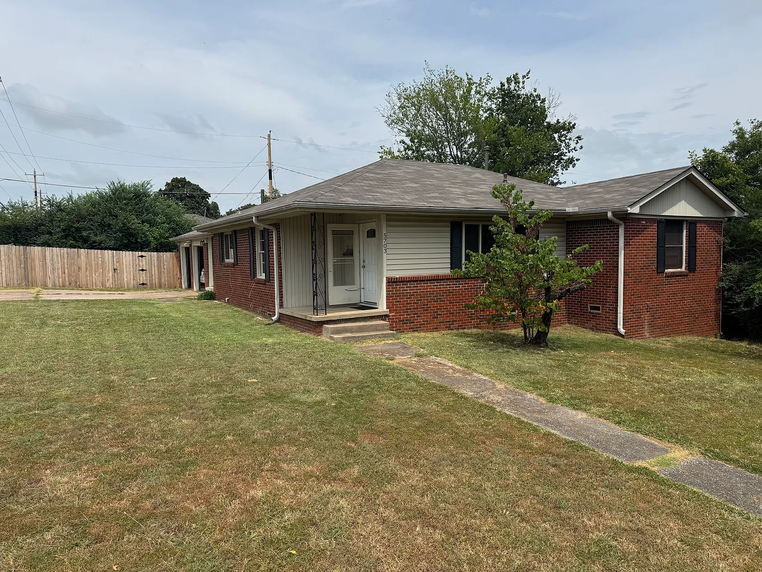 3 bed, 1.5 bath, 1288 sqft, $2,200 — Photo 1