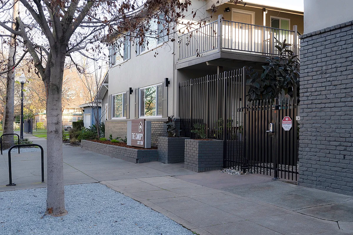 Building Photo - 3132 3rd Ave #7