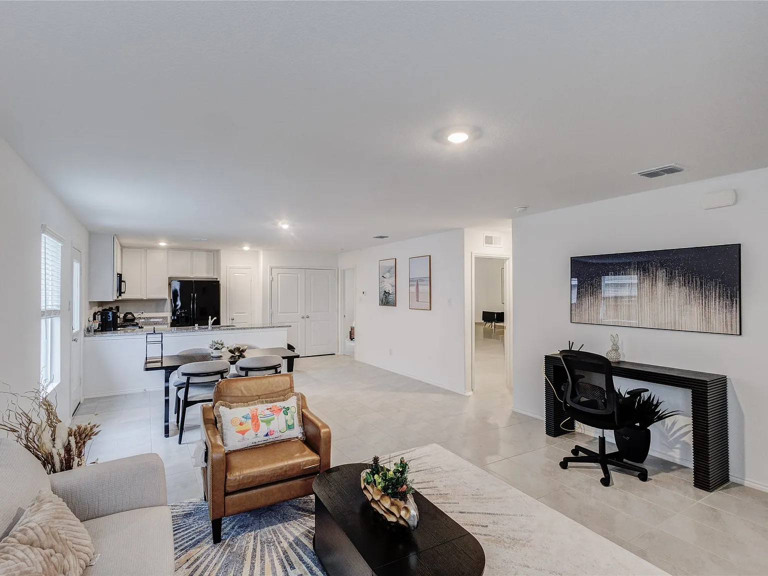 3 bed, 2.0 bath, 1266 sqft, $2,670 — Photo 3