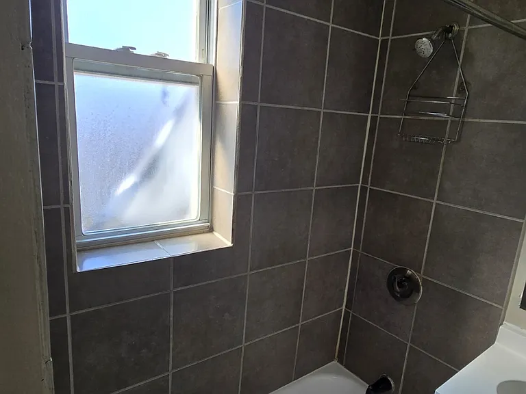 928 S Claremont Ave #2F — Photo 11