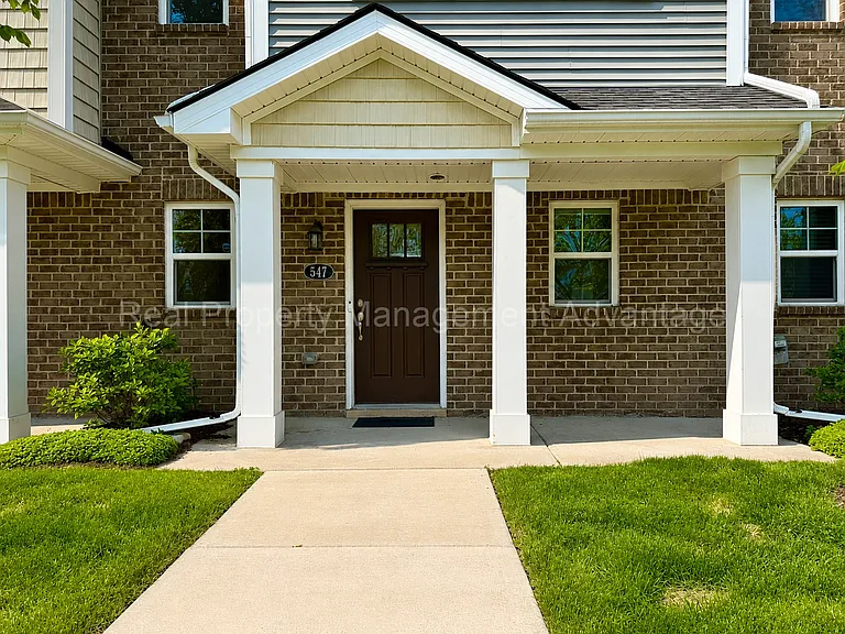 547 Parkside Way — Photo 3