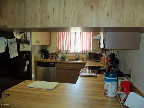 3rd image of 106 Northbrook Ln