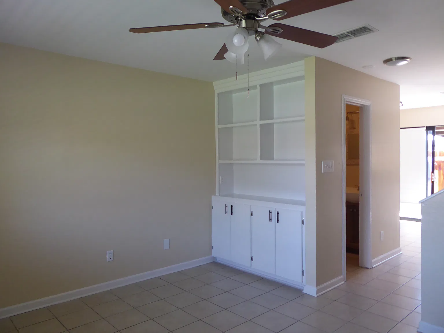 2 bed, 1.5 bath, 850 sqft, $925 — Photo 3