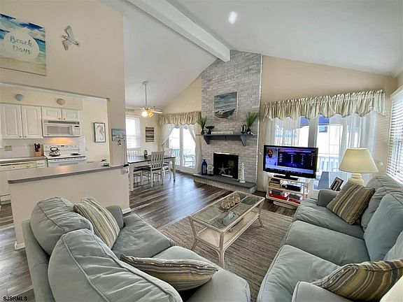 4th image of 1727 Haven Ave #2