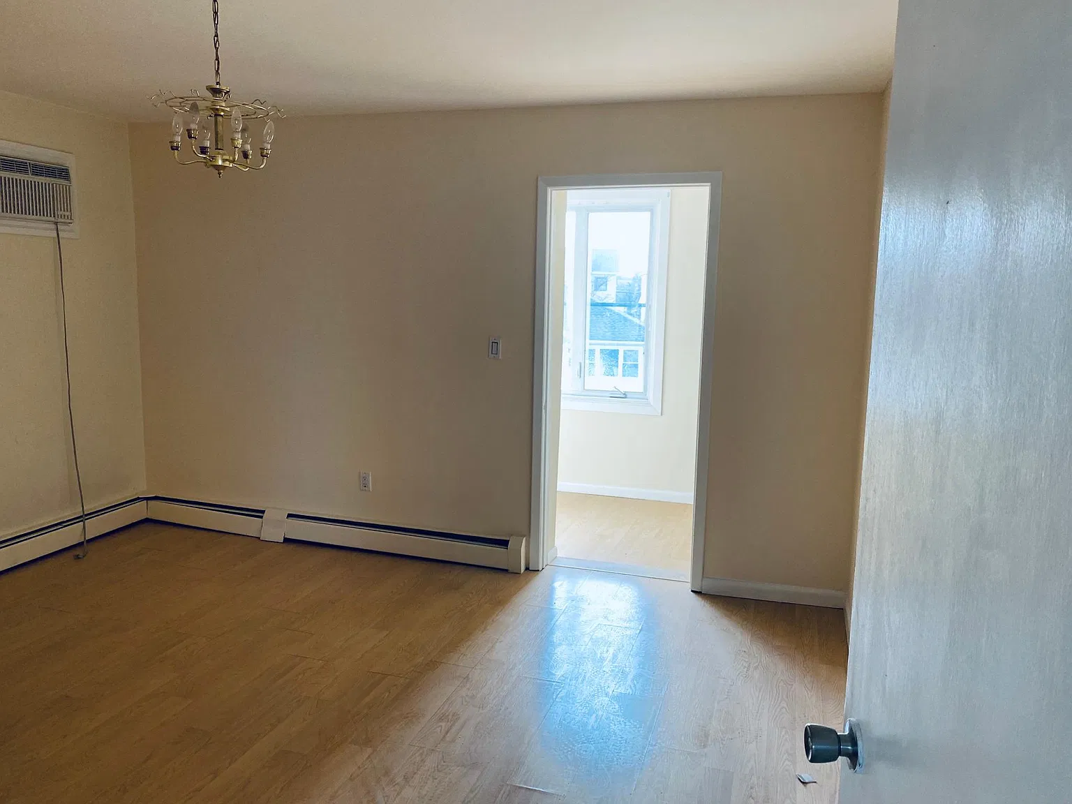 3 bed, 1000 sqft, $2,900 — Photo 4