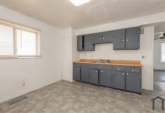 3rd image of 8700 Willard Ave