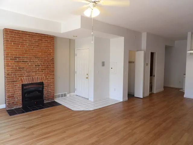 160 Park St — Photo 3