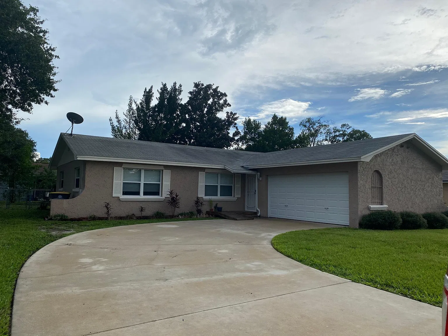 8346 Old English Drive — Photo 1