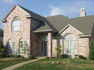 2914 Periwinkle Ct, Garland, TX 75040