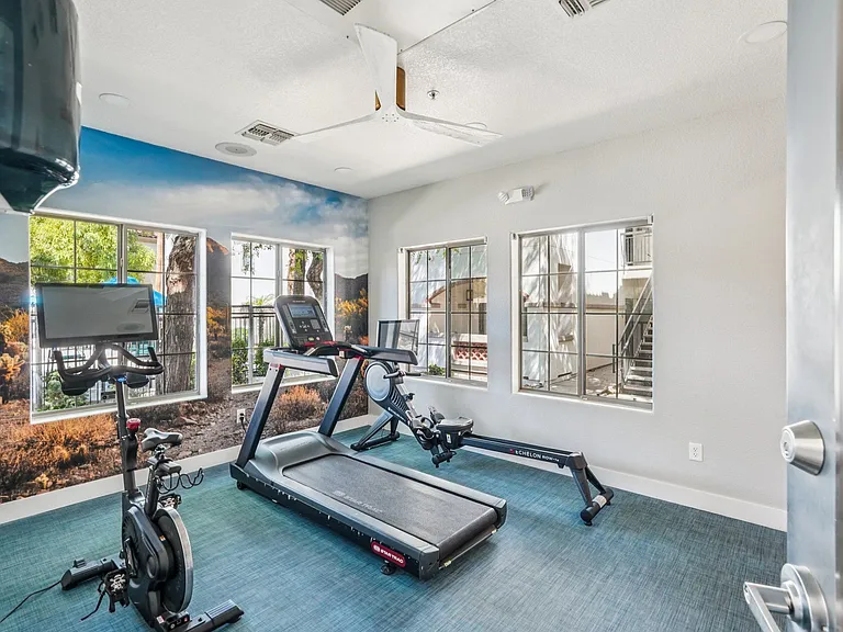 Del Mar Apartments — Photo 19