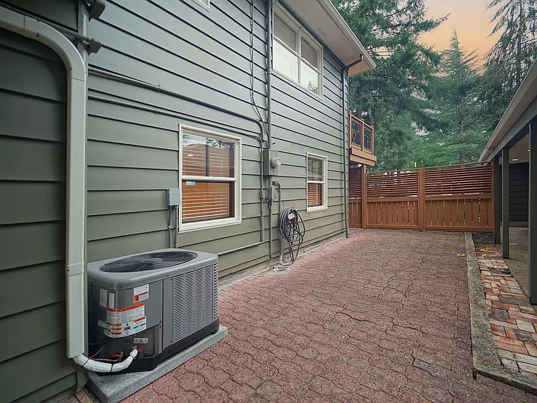 3801 SW Hamilton St — Photo 37
