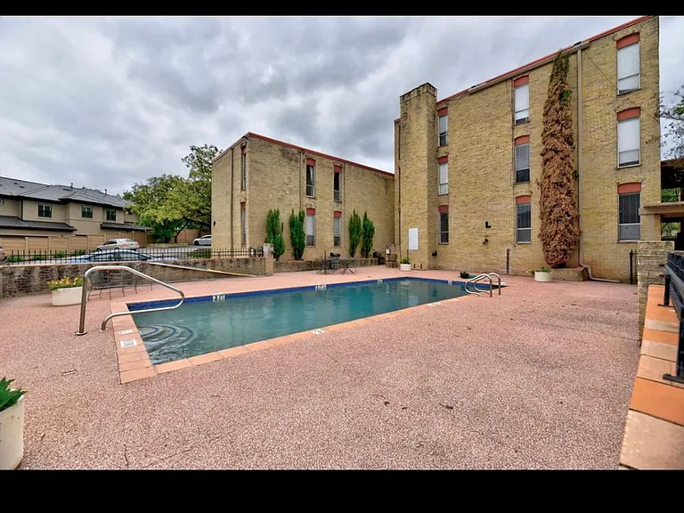 3431 N Hills Dr #121 — Photo 17