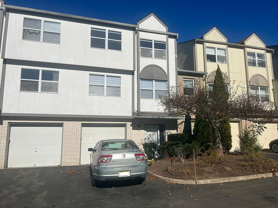 1st image of 7 Kensington Ct #7
